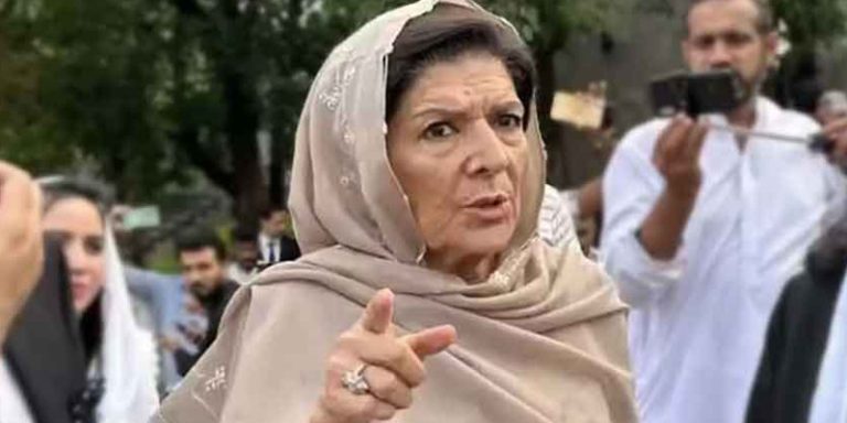 پوليس عليمه خان کي وارنٽ گرفتاري جي تعميل ڪرائي ڏني