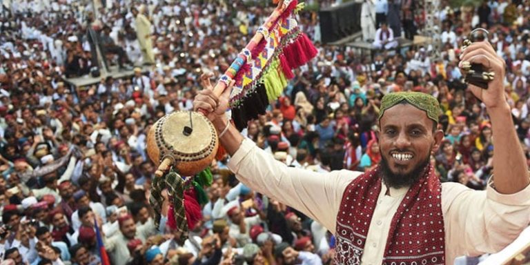 سنڌي ثقافت جو ڏينهن اڄ ملهايو پيو وڃي، ٻارن ۽ وڏن ۾ جوش ۽ جذبي سان