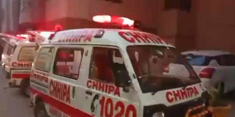 ڪراچي ۾ سپر هاءِ وي ميمڻ ڳوٺ ويجهو ُٻوڙن مان ٻن ڄڻن جا گوليون لڳل لاش هٿ