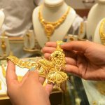 مقامي مارڪيٽ ۾ سون جا اگهه وڌيڪ گهٽجي ويا